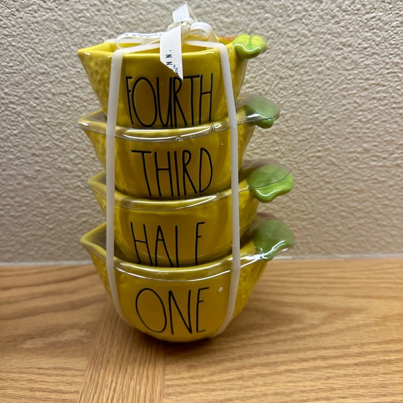 Rae Dunn Lemon measuring cups - Picture 1 of 2